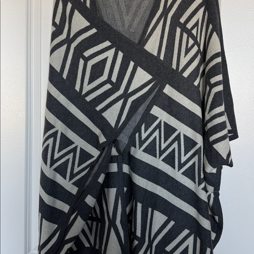 Forever 21 Gray Geometric Poncho/Sweater - Picture 5 of 6